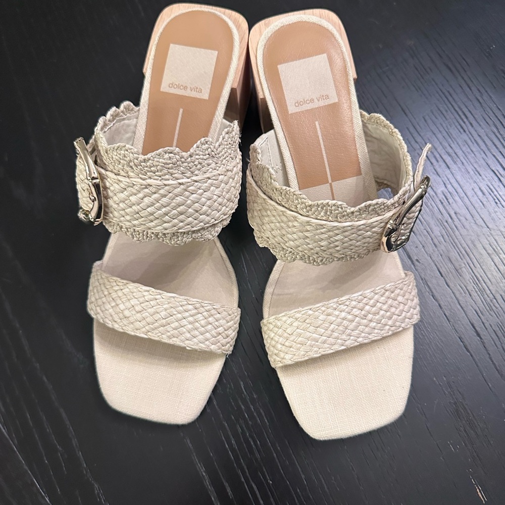 Dolce Vita Women's Textured Cream Sandals